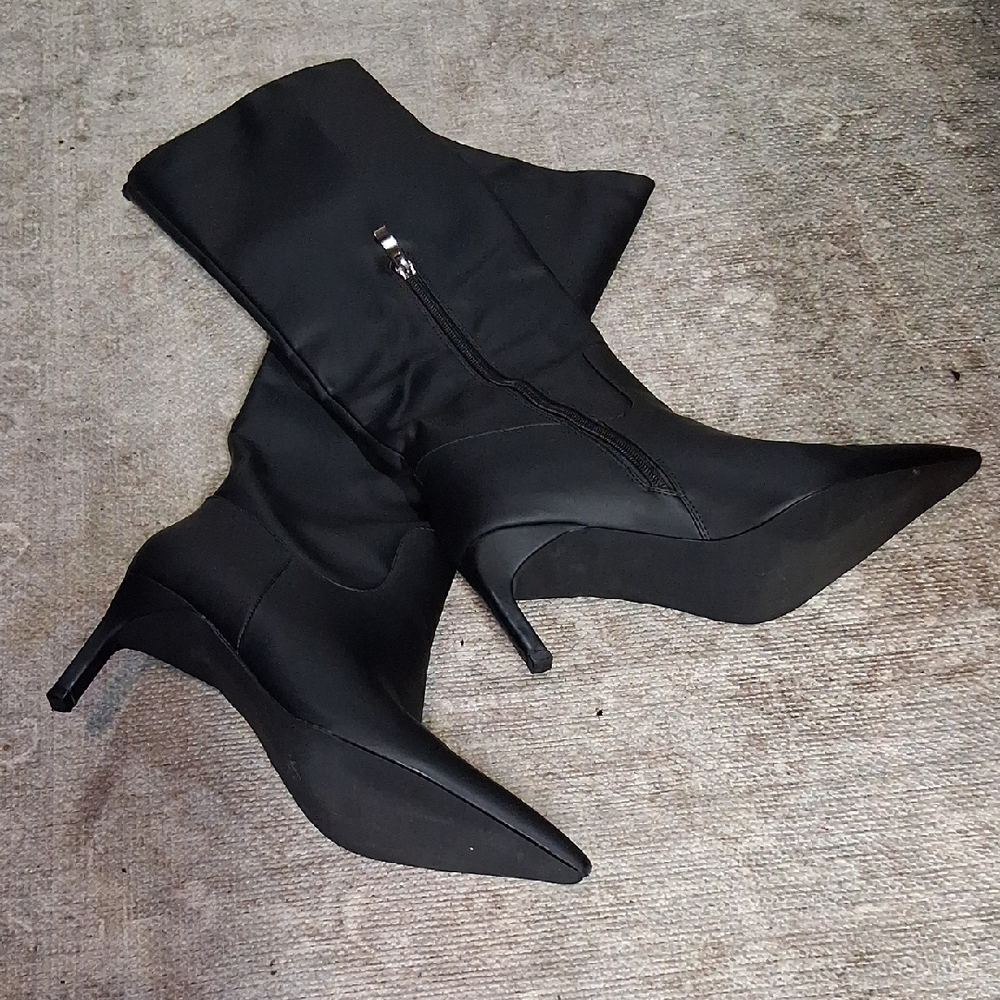 Elegant Black Heeled Boots - Picture 2 of 7